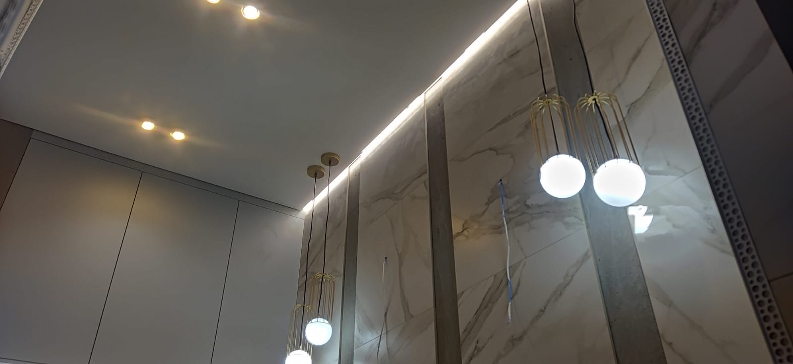 Монтаж потолка в ванной комнате | Компания «Alansa»